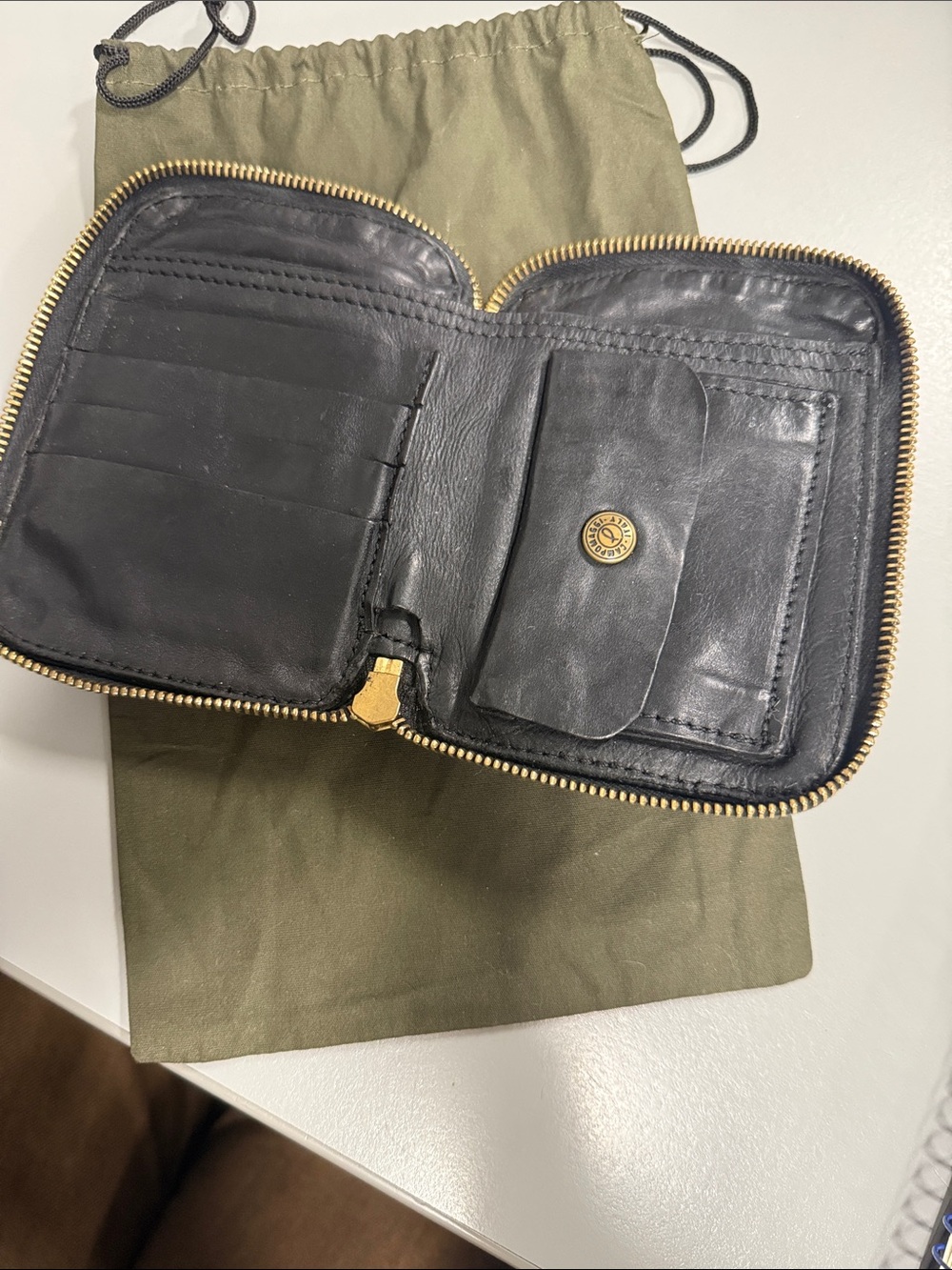 Campomaggi Black Leather Heart-Stud Zip Wallet with Gold Accents - Picture 3 of 5